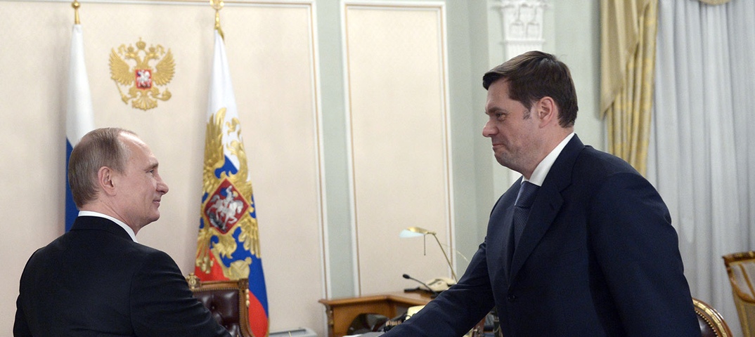 «Сын рабочих против олигархов»: как парень из Череповца с талонами на еду стал самым богатым человеком России и пережил проклятия.