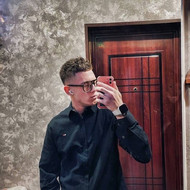 MAYKOFF: детский дом, потеря близких и песня для новой мамы — вся правда о жизни музыканта